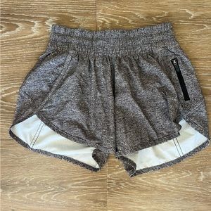 Lululemon Hot Low-Rise Lined Short 2.5”